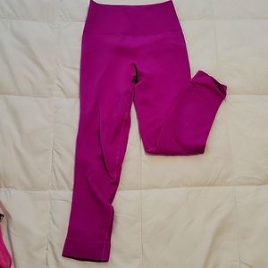 Lululemon zone in crop yoga leggings